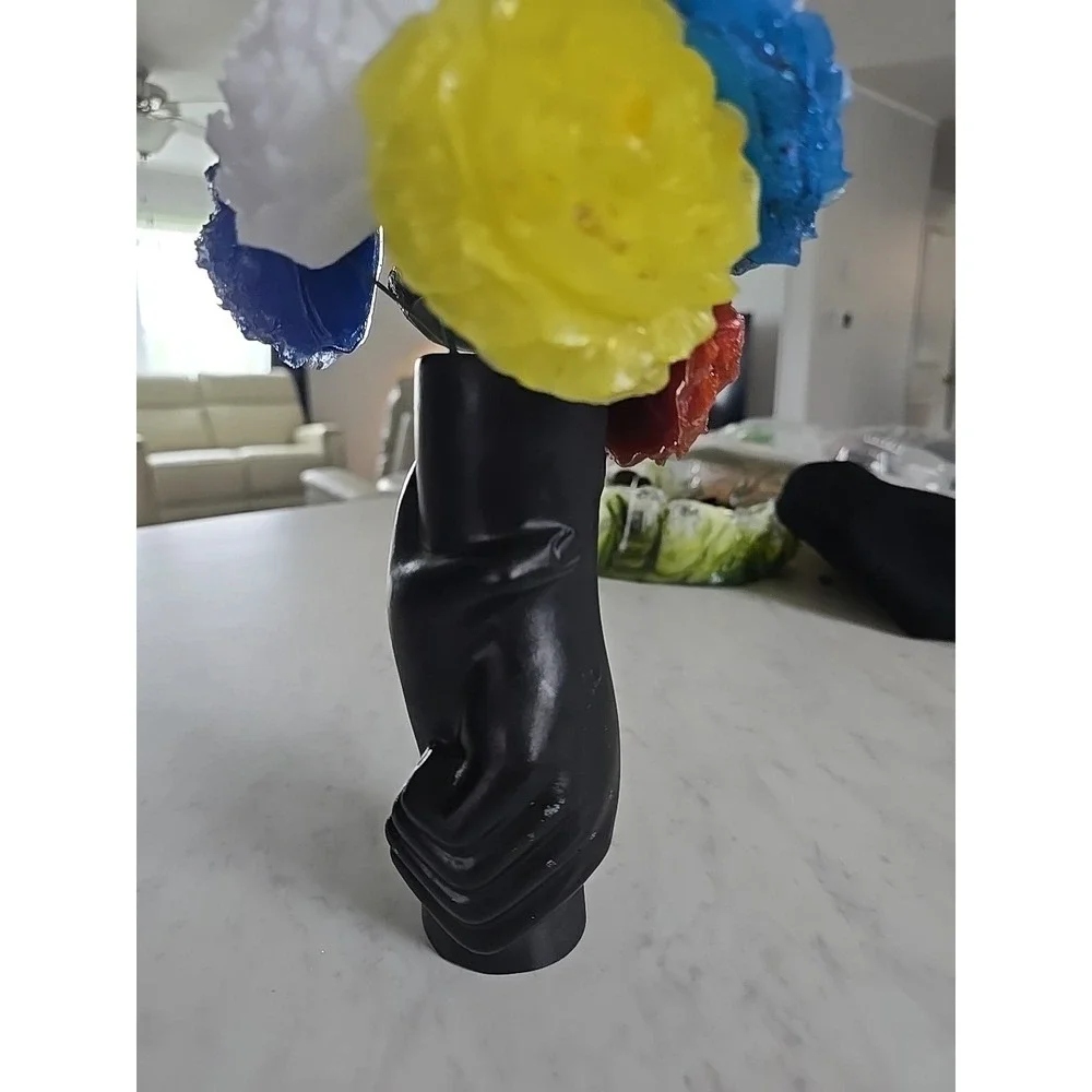 Resin Vase Hands Wrapped Around It. Black. Decoration  Gift.‎ 573